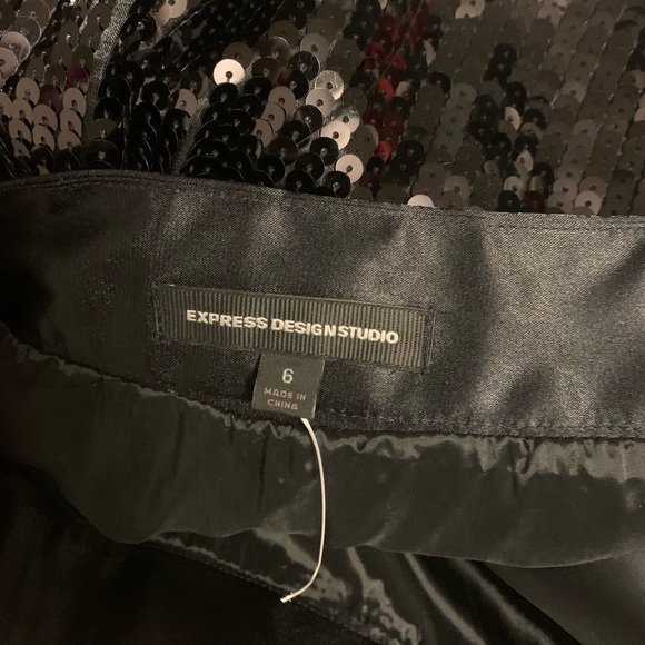 NWT-Express Design Studio Black Sequin Mini Skirt. Size 6. - Picture 2 of 13